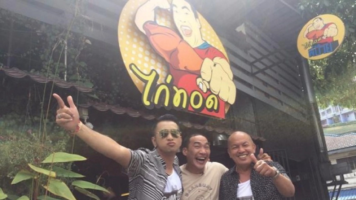 'บอล-ค่อม' มาแถวถนนเกษตร-นวมินทร์ 'บอล-ค่อม' มาแถวถนนเกษตร-นวมินทร์