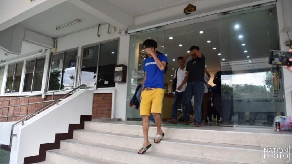 รวบ2โจ๋กระชากมือถือเหยื่อริมถนน!