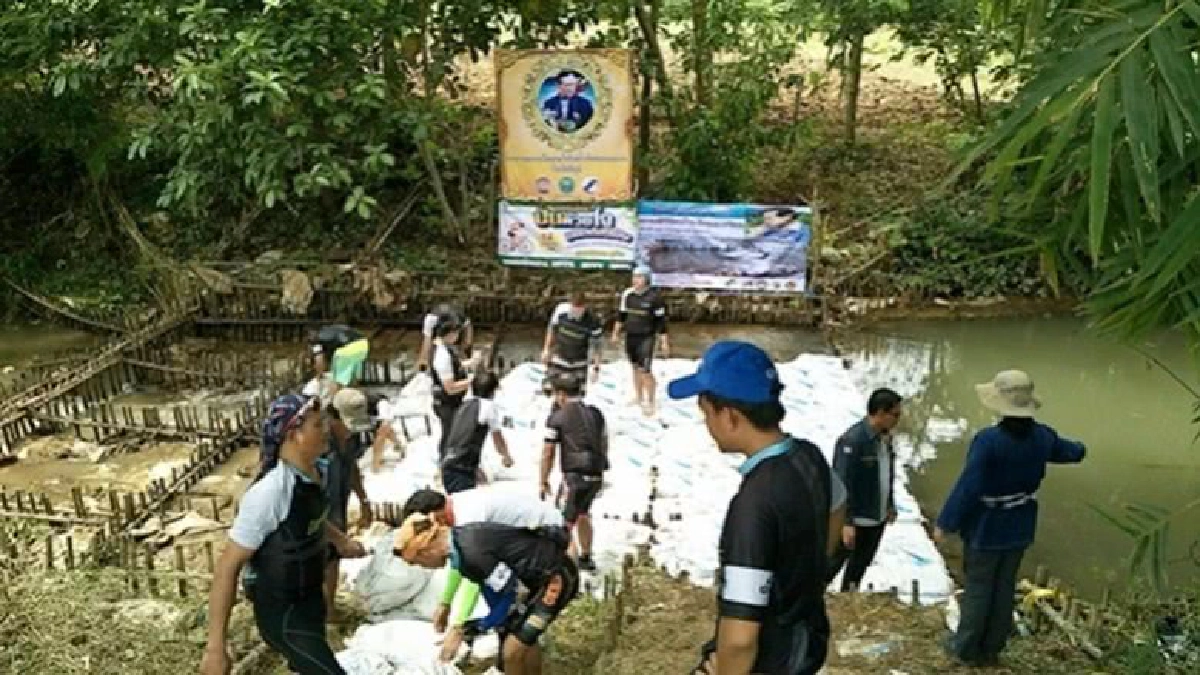 ชัยภูมิผสานพลังสร้างฝายเพื่อพ่อ