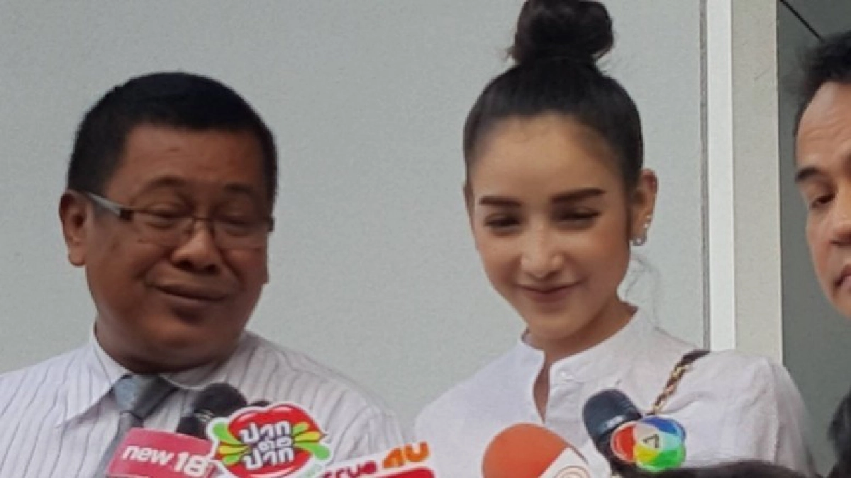 "แพท" รายงานตัวศาลคดีสมคบฟอกเงินยาเสพติด "แพท" รายงานตัวศาลคดีสมคบฟอกเงินยาเสพติด