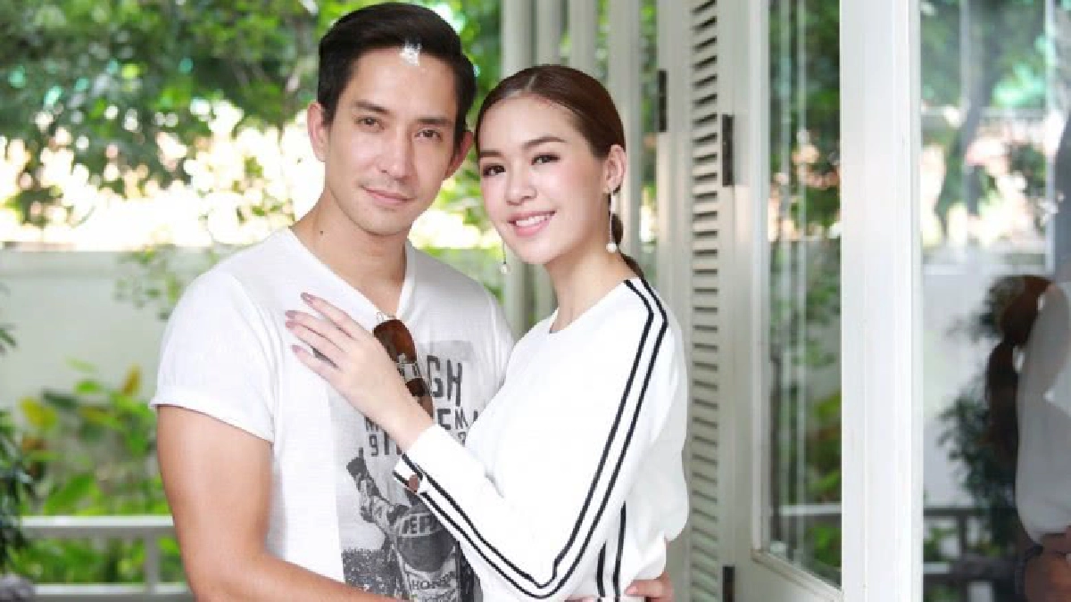 ‘หลุยส์-แยม’ นำทีมบวงสรวงละคร ‘ใต้ปีกปักษา’ (คลิป) ‘หลุยส์-แยม’ นำทีมบวงสรวงละคร ‘ใต้ปีกปักษา’ (คลิป)