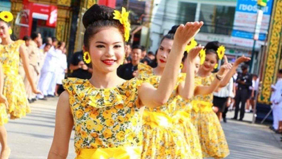 ถวายเทียนจำนำพรรษาพระราชทาน