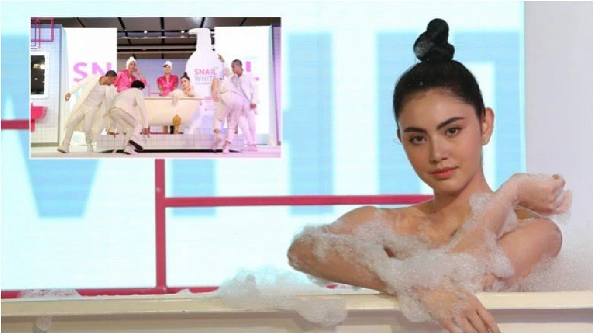 'ใหม่'  ดาวิกา ตีฟอง ลงอ่าง โชว์อาบน้ำ