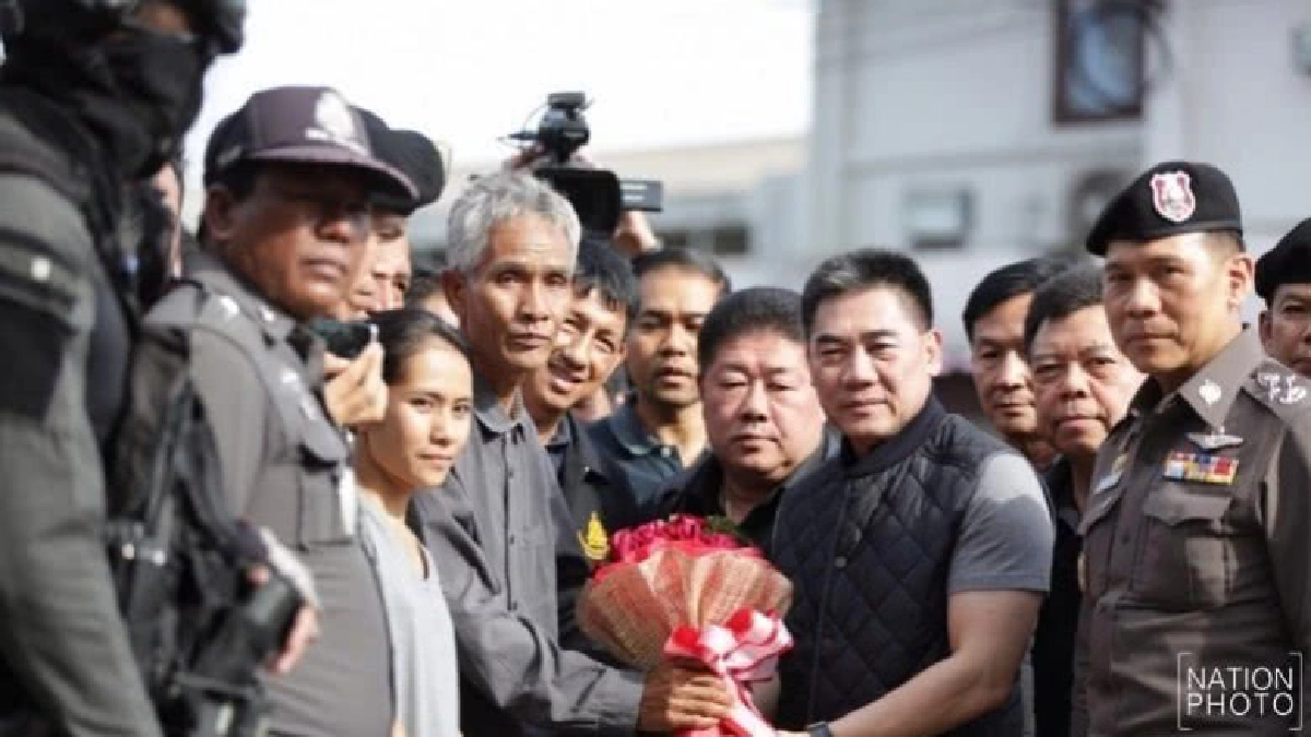 "ประวิตร" ชม "ตำรวจ" ทำงานดีปิดคดีฆ่ายกครัว 8 ศพ "ประวิตร" ชม "ตำรวจ" ทำงานดีปิดคดีฆ่ายกครัว 8 ศพ
