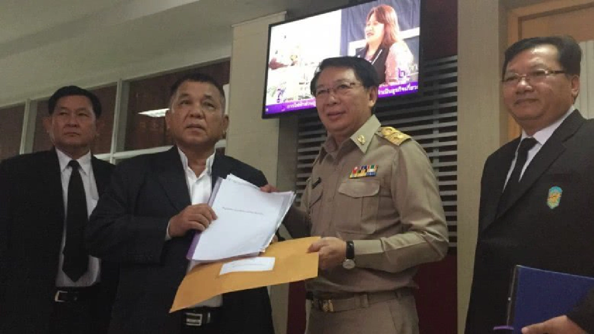 ส่ง 50 ชื่อนร.สามเสนนอกบัญชีเงื่อนไขพิเศษ(มีคลิป)