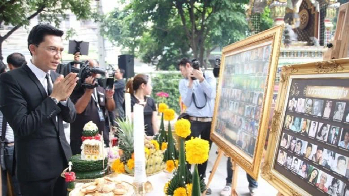 ส.นักเพลงลูกทุ่งบวงสรวง