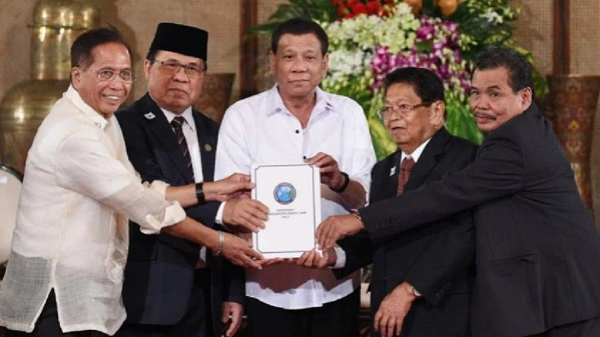 ฟิลิปปินส์เตรียมให้สิทธิชาวมุสลิมปกครองตนเอง ฟิลิปปินส์เตรียมให้สิทธิชาวมุสลิมปกครองตนเอง