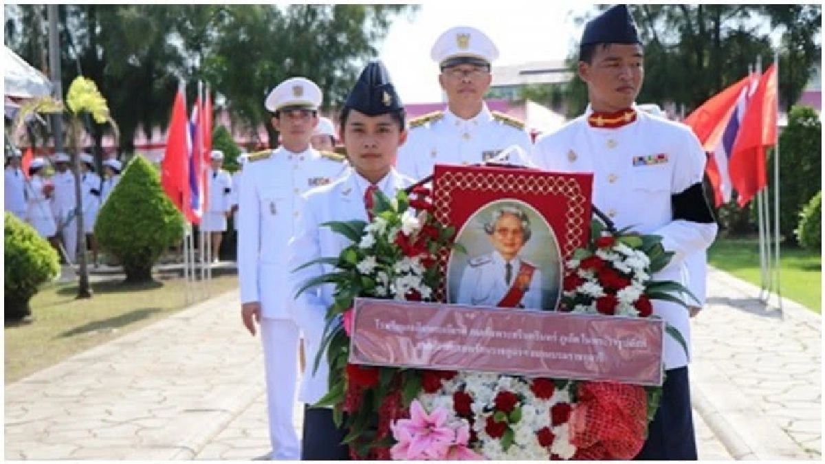 น้อมรำลึกในพระมหากรุณาธิคุณ“สมเด็จย่า”(ภาพชุด) น้อมรำลึกในพระมหากรุณาธิคุณ“สมเด็จย่า”(ภาพชุด)