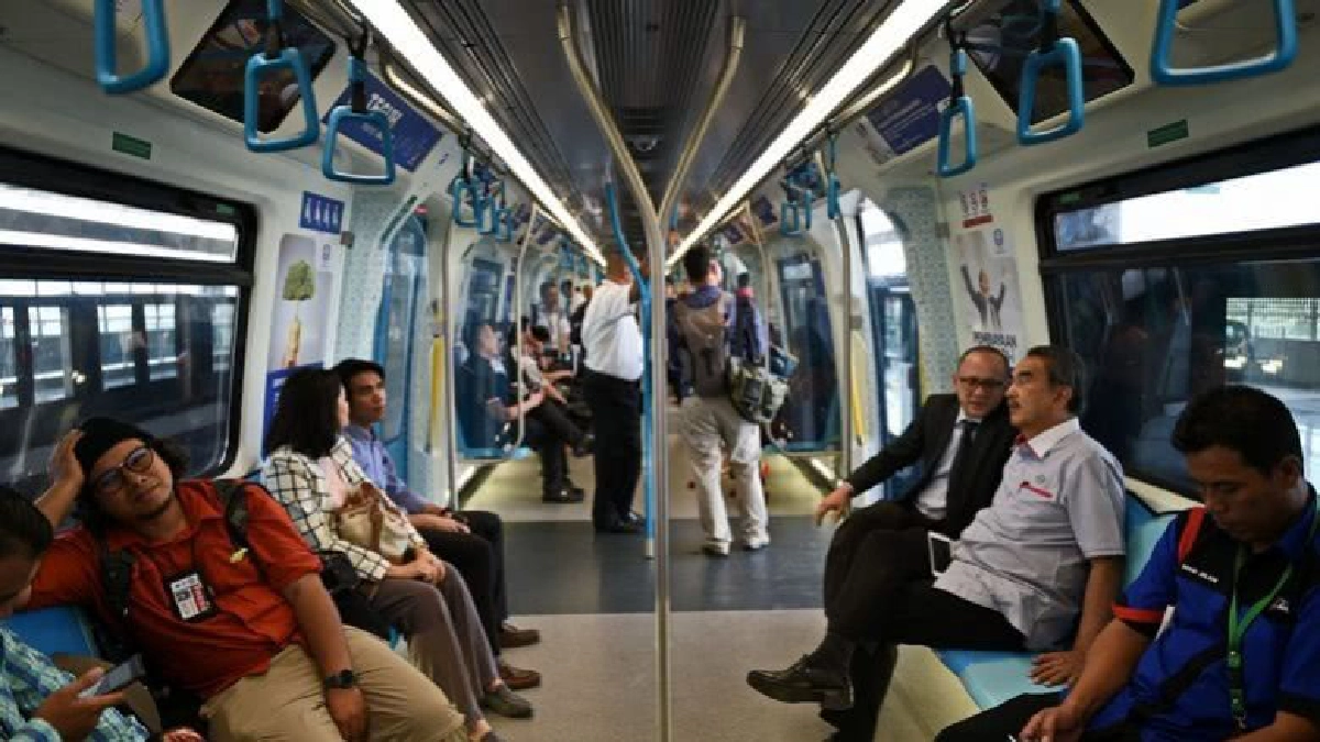 มาเลเซียเปิดตัวรถไฟฟ้าเอ็มอาร์ทีสายแรก มาเลเซียเปิดตัวรถไฟฟ้าเอ็มอาร์ทีสายแรก