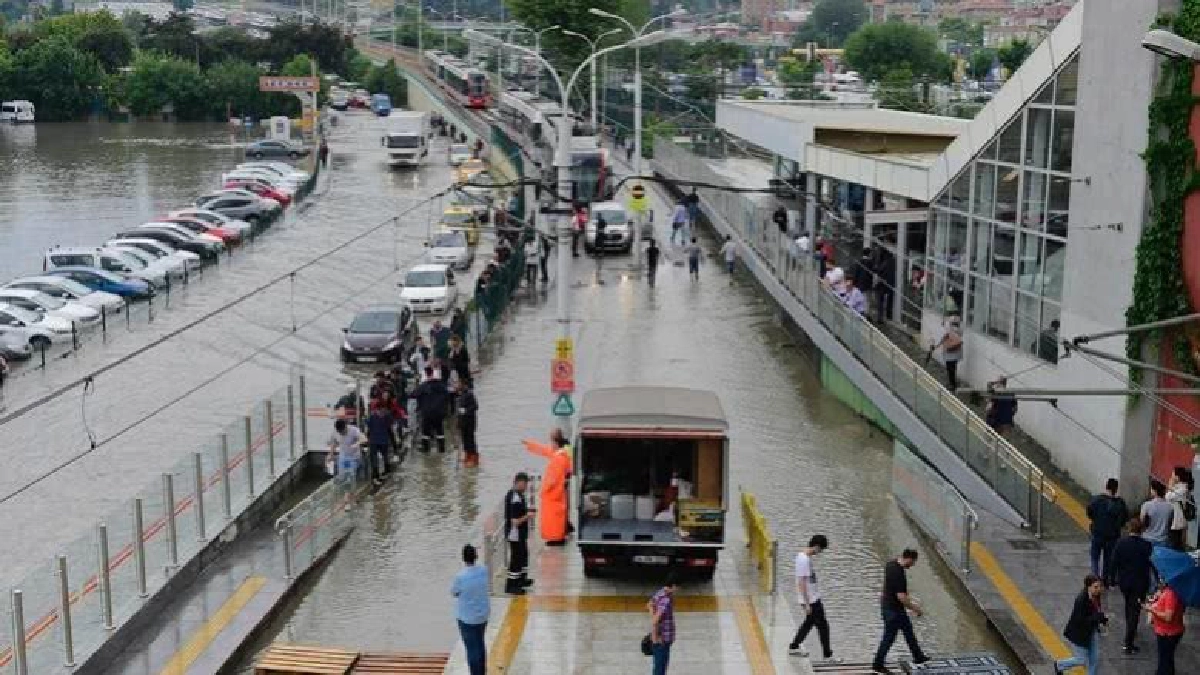 อิสตันบูลอ่วม-ฝนถล่มหนัก อิสตันบูลอ่วม-ฝนถล่มหนัก