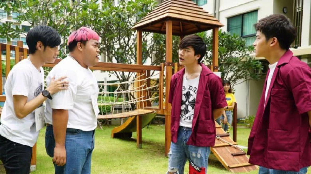 'ปิงปอง-สิงโต' โดนรับน้องใน 'ปลวกขึ้นบ้าน' 'ปิงปอง-สิงโต' โดนรับน้องใน 'ปลวกขึ้นบ้าน'