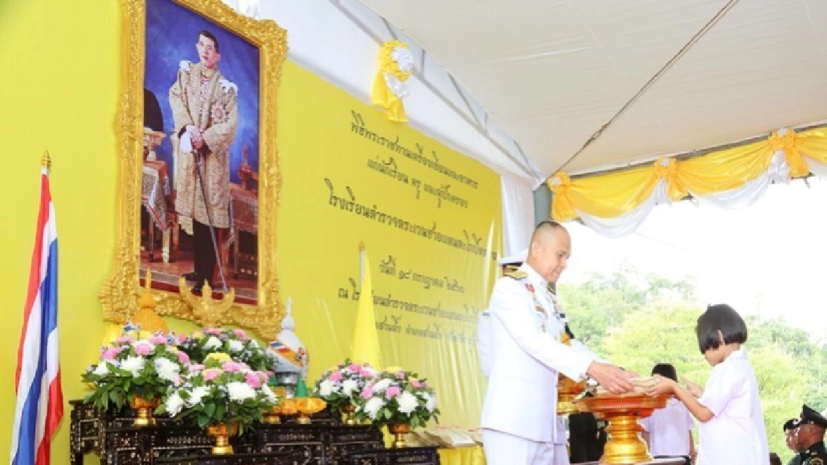ร.10 พระราชทานอุปกรณ์การเรียน แก่โรงเรียนใน จ.ราชบุรี ร.10 พระราชทานอุปกรณ์การเรียน แก่โรงเรียนใน จ.ราชบุรี