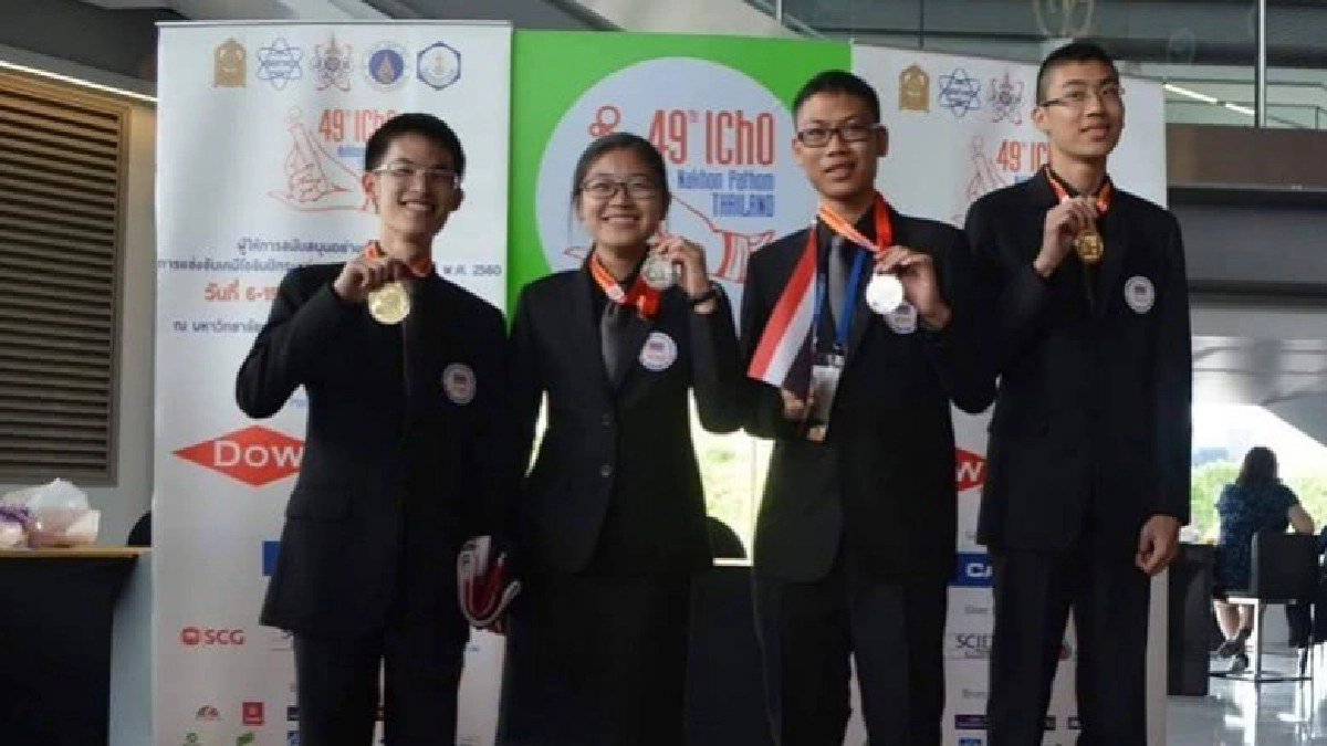 4 เยาวชนเวทีเคมีโอลิมปิกกับวินาทีคว้าชัย