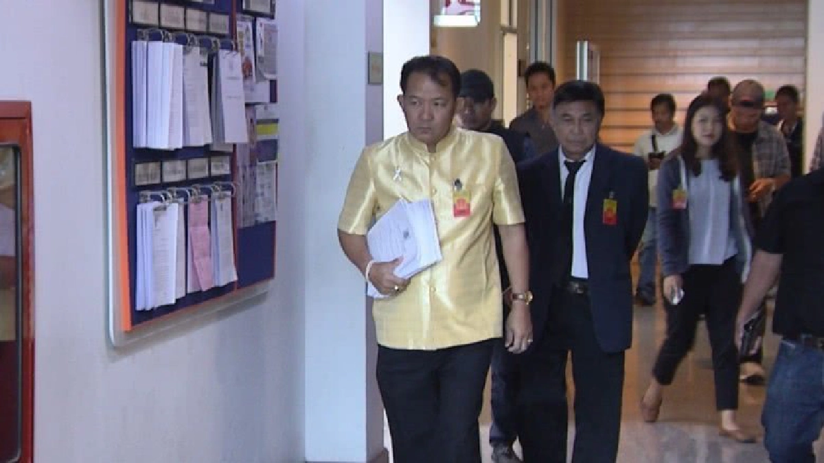 "ศรีสุวรรณ" ยื่น ศาล รธน. เบรกซื้อเครื่องบิน 8 พันล้าน "ศรีสุวรรณ" ยื่น ศาล รธน. เบรกซื้อเครื่องบิน 8 พันล้าน