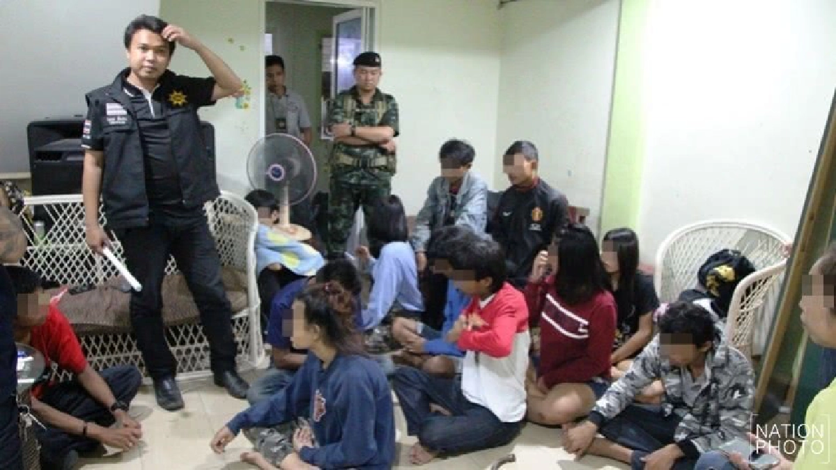 บุกจับแก๊งโจ๋เปิดบ้านมั่วสุมเสพยา