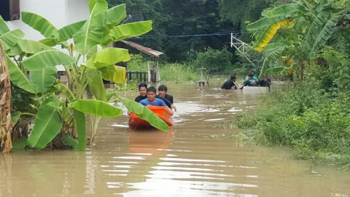 พิจิตร-เชียงราย เฝ้าระวัง!! น้ำป่าซ้ำ-ฝนกระหน่ำอีกระลอก พิจิตร-เชียงราย เฝ้าระวัง!! น้ำป่าซ้ำ-ฝนกระหน่ำอีกระลอก