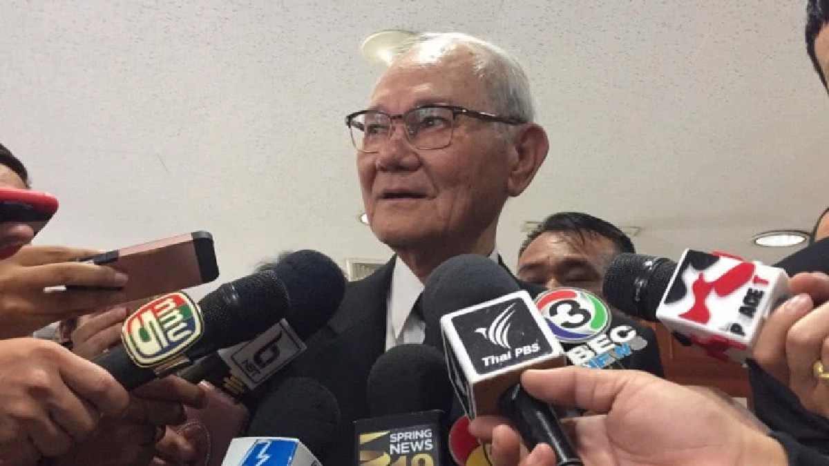 “มีชัย” ชี้ กกต. ไม่มีสิทธิยื่นศาลรธน. “มีชัย” ชี้ กกต. ไม่มีสิทธิยื่นศาลรธน.