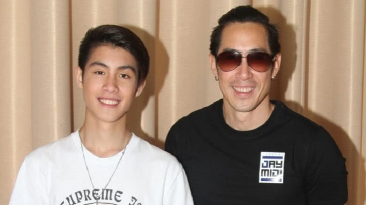 พ่อบุญทุ่มตัวจริง!!! 'เจ'ปิดลานพาร์คจัดมีทติ้ง'เจ้านาย'ฟรี พ่อบุญทุ่มตัวจริง!!! 'เจ'ปิดลานพาร์คจัดมีทติ้ง'เจ้านาย'ฟรี