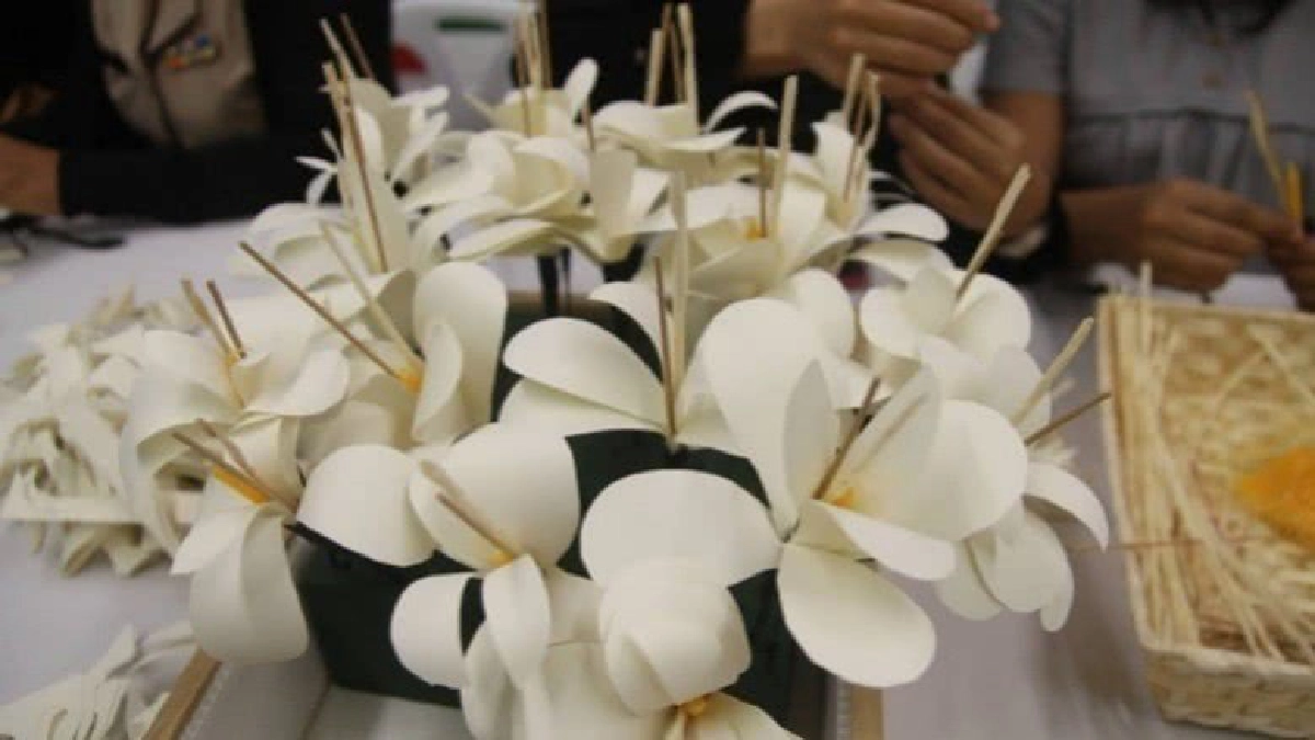 นายกฯสั่งสอบโกงเงินดอกไม้จันทน์ด่างี่เง่า 