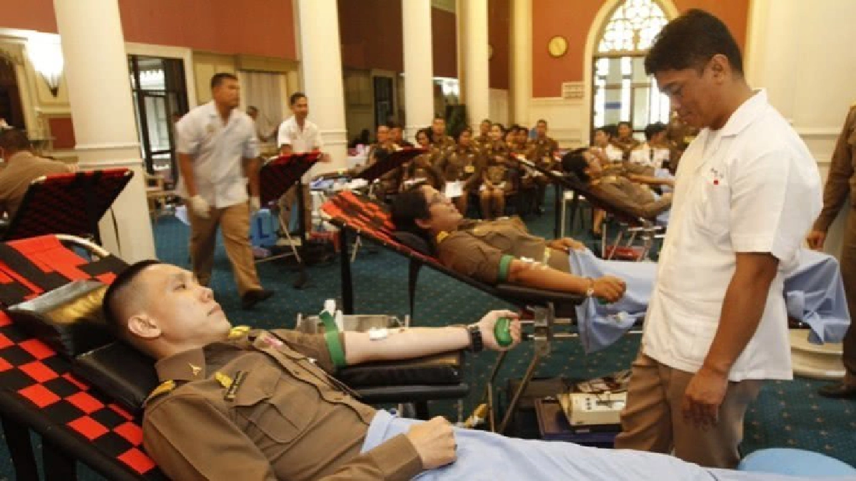 ข้าราชบริพาร ร่วมบริจาคโลหิตถวายเป็นพระราชกุศล