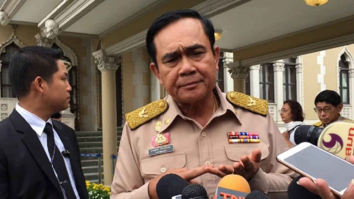 "ประยุทธ์" ซัดสื่อบางสำนักเลอะเทอะ !! "ประยุทธ์" ซัดสื่อบางสำนักเลอะเทอะ !!