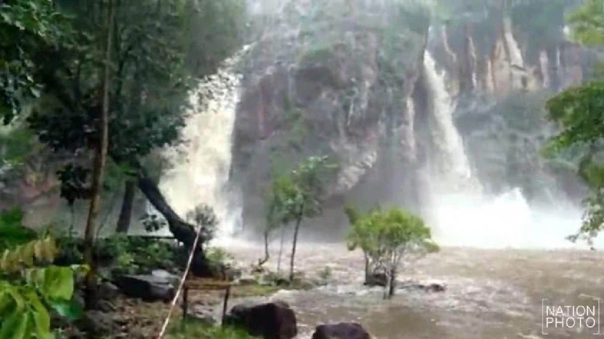 น้ำป่าทะลักน้ำตกชาติตระการเตือนอันตราย