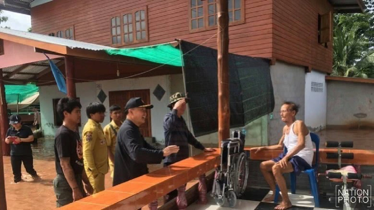เฝ้าระวัง !! น้ำท่วมอุตรดิตถ์เริ่มคลี่คลาย เฝ้าระวัง !! น้ำท่วมอุตรดิตถ์เริ่มคลี่คลาย