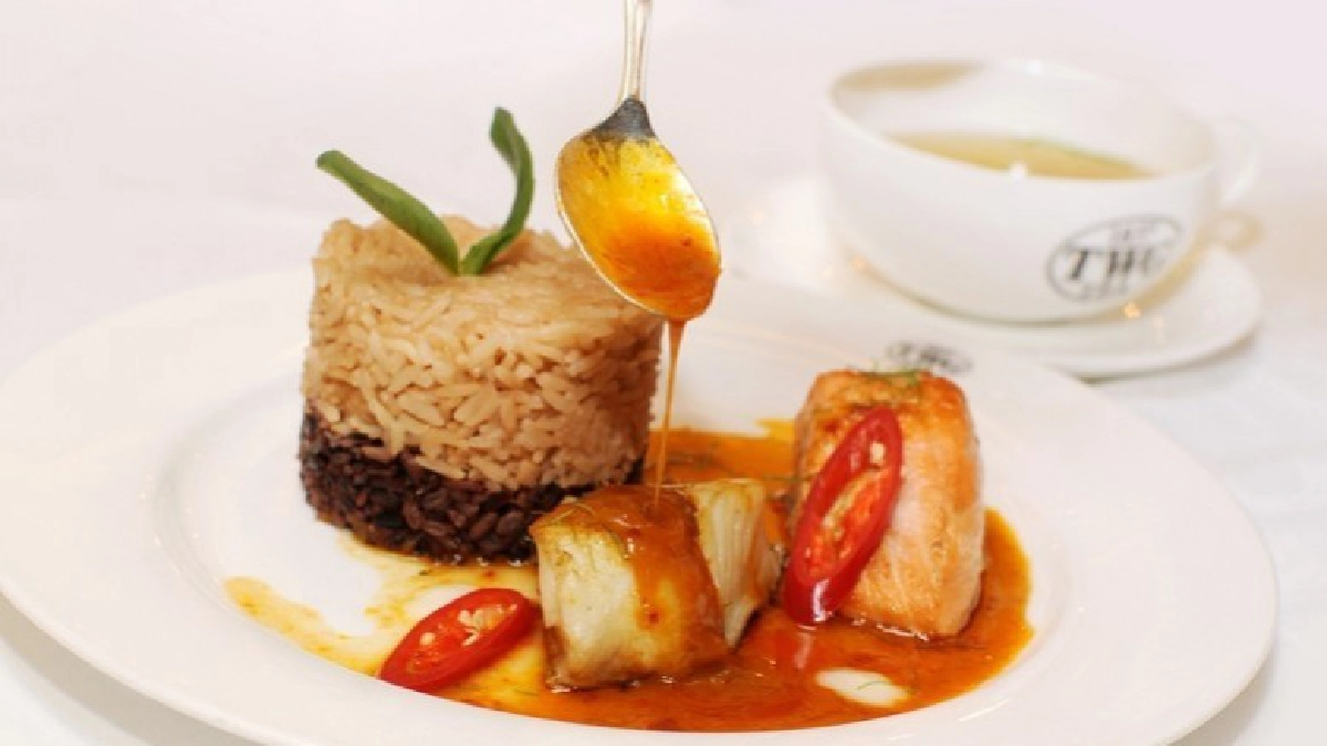 กรุ่นกลิ่นชาผสานอาหารไทย