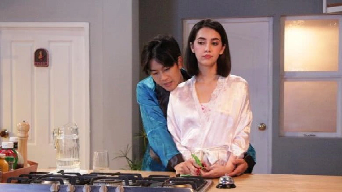 ซิทคอมเรื่อง 'รักจัดเต็ม' ตอน 'รักคือ…วันไข่ตก'