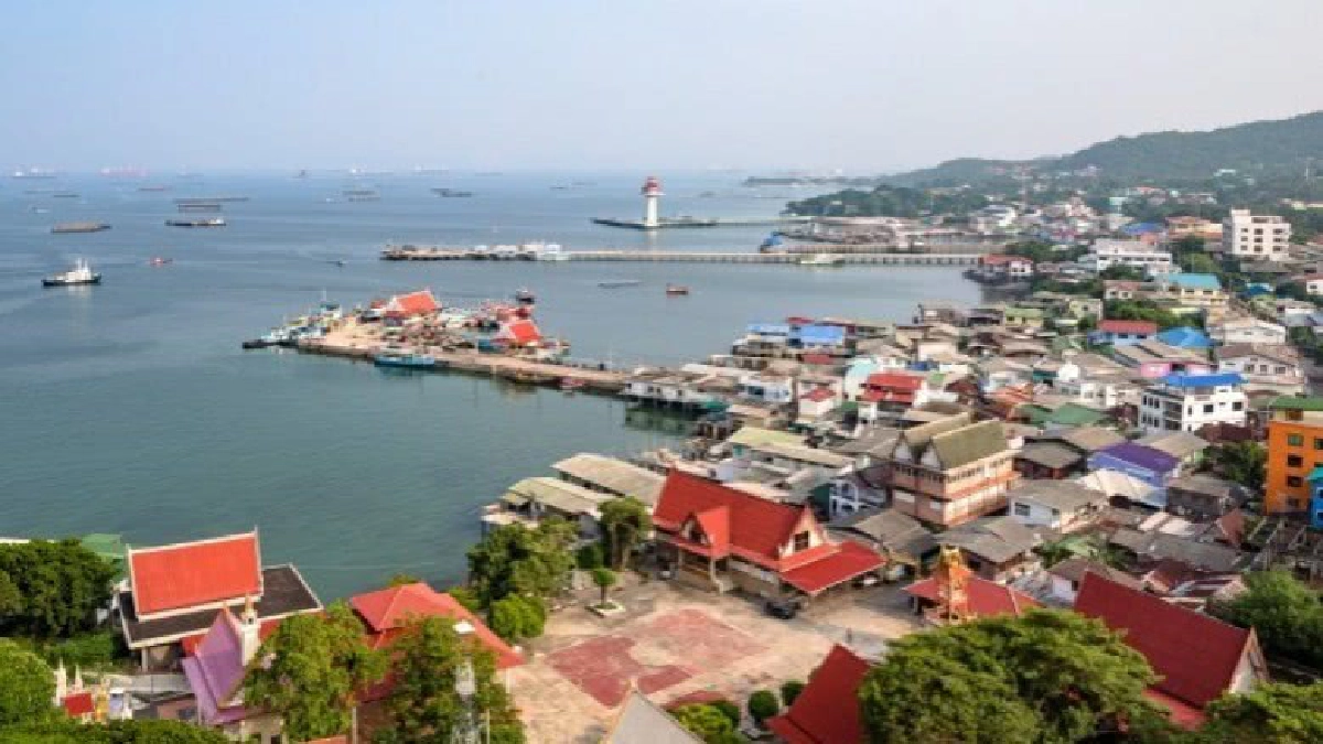 ขยะล้นเกาะสีชังวอนนายกฯใช้ม.44 แก้ปัญหาเรือสินค้า ขยะล้นเกาะสีชังวอนนายกฯใช้ม.44 แก้ปัญหาเรือสินค้า