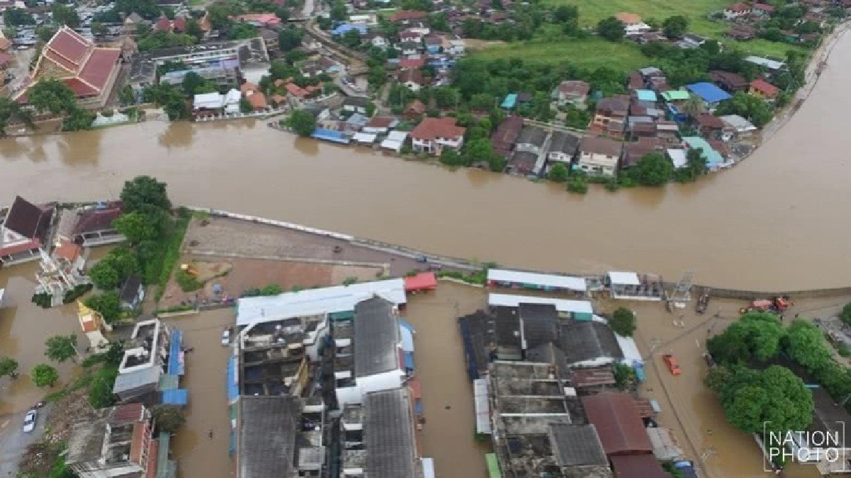 อ่วม! น้ำยมทะลักท่วมตลาดเทศบาลสุโขทัย