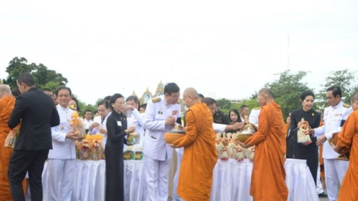 สนช.ทำบุญตักบาตร-บริจาคโลหิต ถวายเป็นพระราชกุศล ในหลวง ร.10 สนช.ทำบุญตักบาตร-บริจาคโลหิต ถวายเป็นพระราชกุศล ในหลวง ร.10