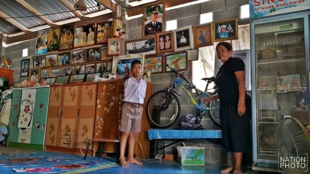 "น้องทาม" ยังคงปลาบปลื้มดูแลจักรยานพระราชทานอย่างดี "น้องทาม" ยังคงปลาบปลื้มดูแลจักรยานพระราชทานอย่างดี