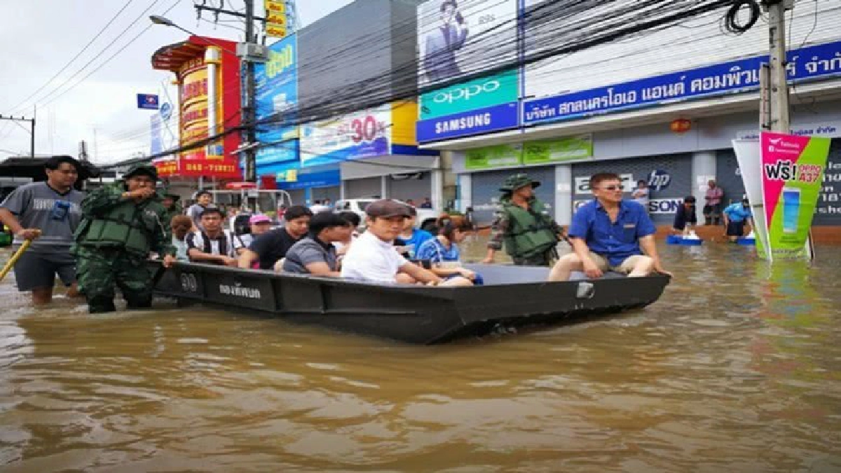 'สกลนคร'อ่วม! น้ำยังท่วมสูงเร่งอพยพปชช. 'สกลนคร'อ่วม! น้ำยังท่วมสูงเร่งอพยพปชช.