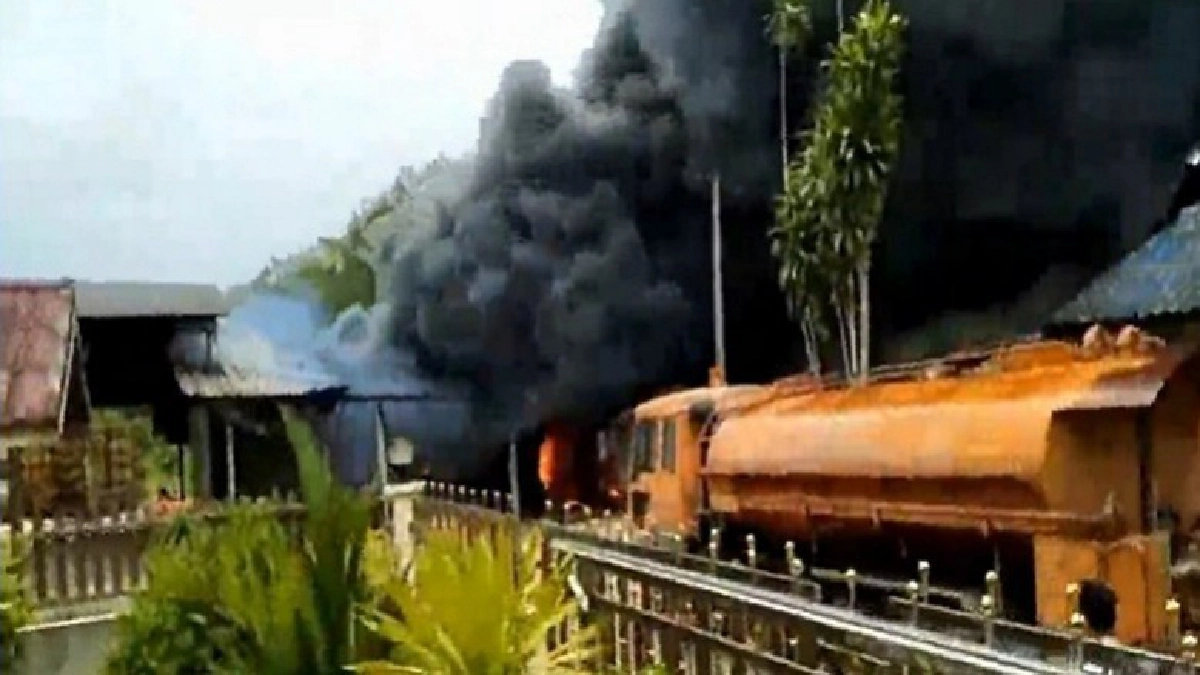 ไฟไหม้โรงงานรมควันยางพาราแผ่นดิบสูญ3ล. ไฟไหม้โรงงานรมควันยางพาราแผ่นดิบสูญ3ล.
