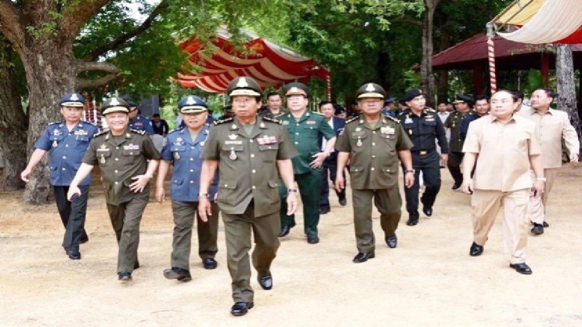 สถาปนาพล.อ.เตียบันห์เป็นสมเด็จพิชัยเสนาเตียบันห์ สถาปนาพล.อ.เตียบันห์เป็นสมเด็จพิชัยเสนาเตียบันห์
