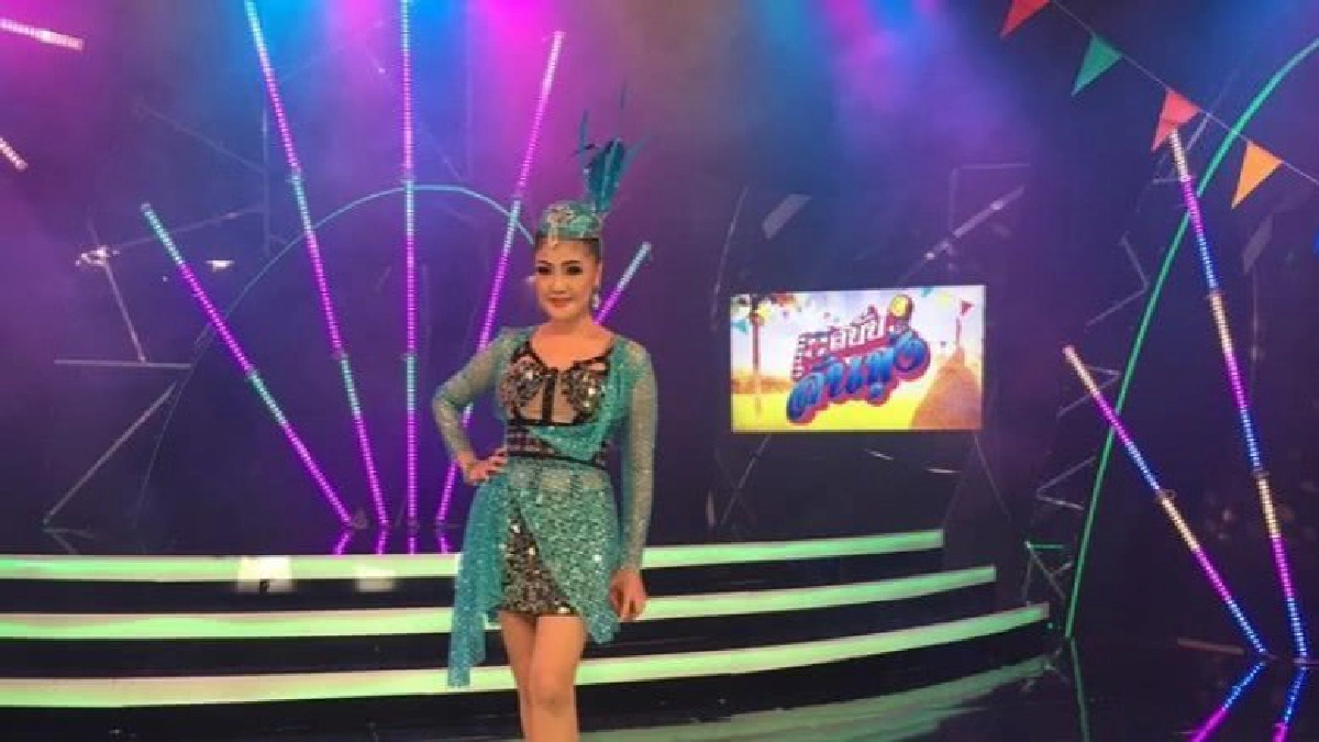 'ดาว มยุรี' จัดโชว์เต็มสตรีม 'ดาว มยุรี' จัดโชว์เต็มสตรีม