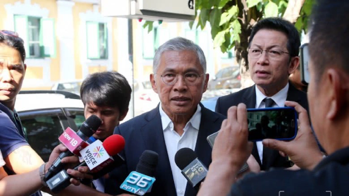 "วัฒนา"เข้ารับทราบข้อหายุยงปลุกปั่น "วัฒนา"เข้ารับทราบข้อหายุยงปลุกปั่น