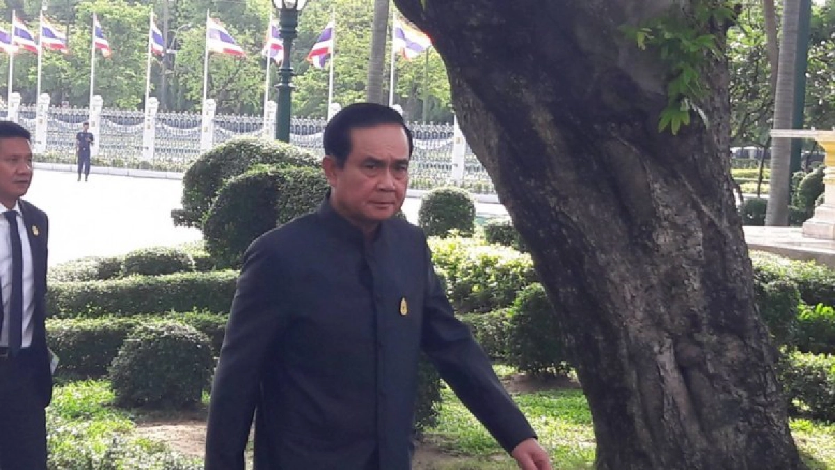นายกฯ รับมอบแสตมป์ ที่ระลึก ในหลวง ร.10 นายกฯ รับมอบแสตมป์ ที่ระลึก ในหลวง ร.10