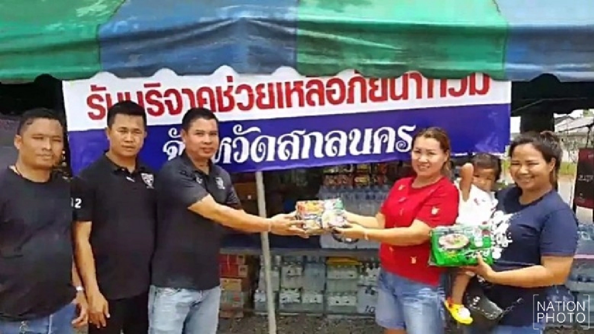 สระแก้วแห่บริจาคช่วยน้ำท่วม! สระแก้วแห่บริจาคช่วยน้ำท่วม!