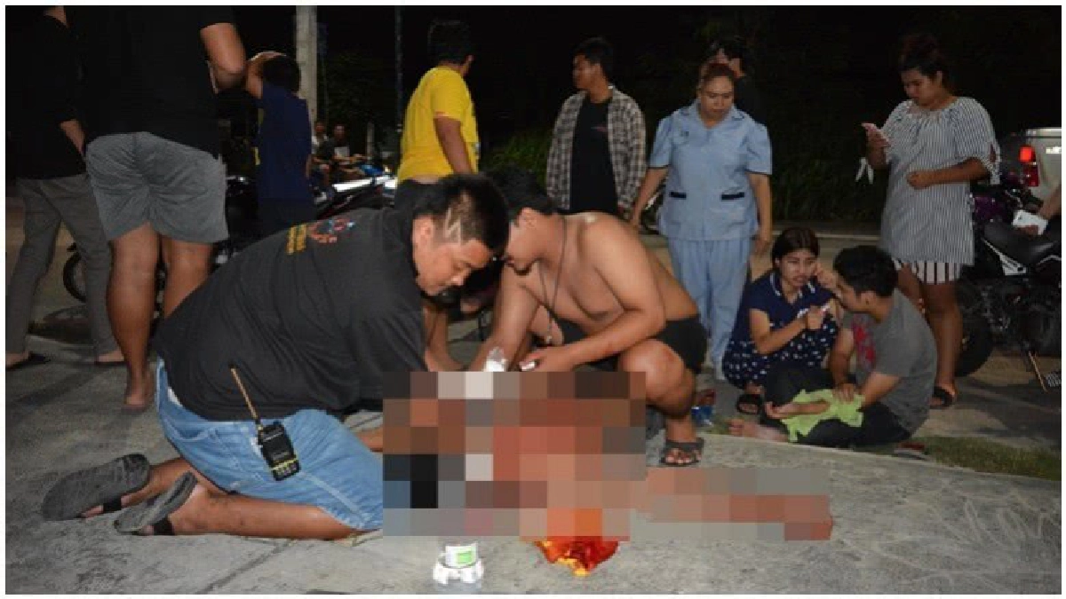 หนุ่มคลั่งใช้มีดไล่ฟันชาวบ้านก่อนโดนจับล๊อกรุมตื๊บเจ็บหนัก!! หนุ่มคลั่งใช้มีดไล่ฟันชาวบ้านก่อนโดนจับล๊อกรุมตื๊บเจ็บหนัก!!