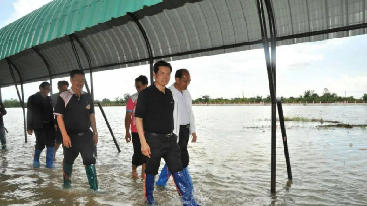 อาชีวะตั้ง64ศูนย์ซ่อมช่วยคนสกลนคร (มีคลิป) อาชีวะตั้ง64ศูนย์ซ่อมช่วยคนสกลนคร (มีคลิป)