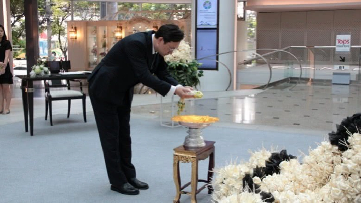 เคารพพระบรมรูปในหลวง ร.9 เคารพพระบรมรูปในหลวง ร.9