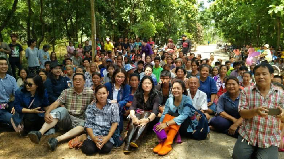 เปิดตัวแล้ว??? "เจ๊หน่อย" นำทีม"เพื่อไทย" ช่วยน้ำท่วมสกลนคร เปิดตัวแล้ว??? "เจ๊หน่อย" นำทีม"เพื่อไทย" ช่วยน้ำท่วมสกลนคร