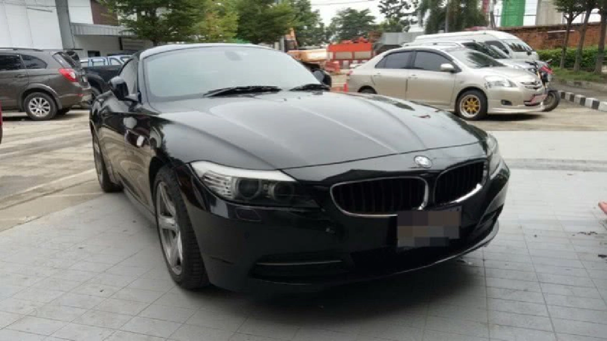 "เจ้าของรถหรู BMW รุ่น Z4" เจ้าปัญหา รับรถคืน สภ.คูคตแล้ว "เจ้าของรถหรู BMW รุ่น Z4" เจ้าปัญหา รับรถคืน สภ.คูคตแล้ว