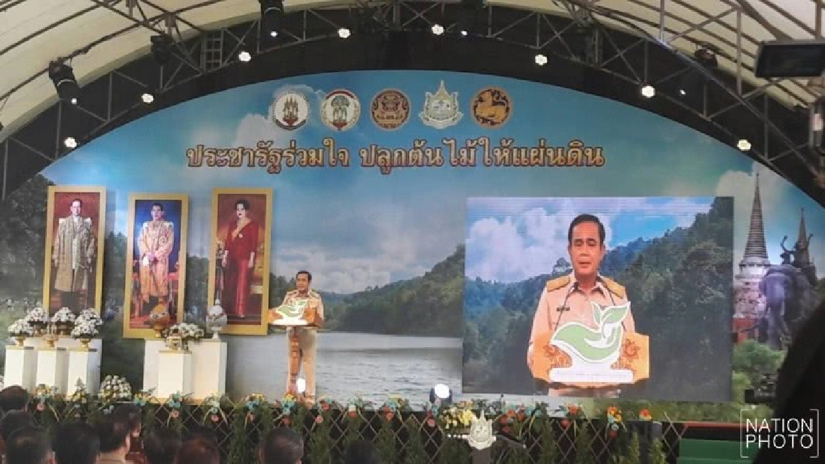 นายกฯปลูกต้นยางนา นำร่องประชารัฐร่วมใจ นายกฯปลูกต้นยางนา นำร่องประชารัฐร่วมใจ