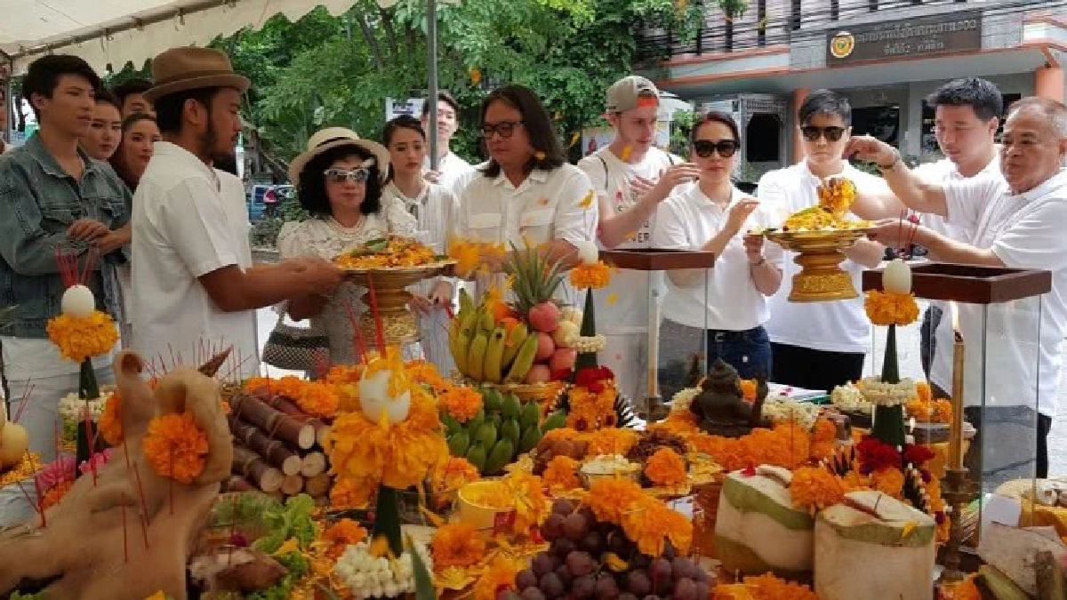 ดาราแน่นไฟว์สตาร์บวงสรวง 'ตี 3 ภาค 3'