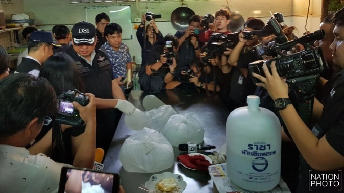 บุกจับ!ร้านอาหารดังพัทยาขายรังนกปลอม บุกจับ!ร้านอาหารดังพัทยาขายรังนกปลอม