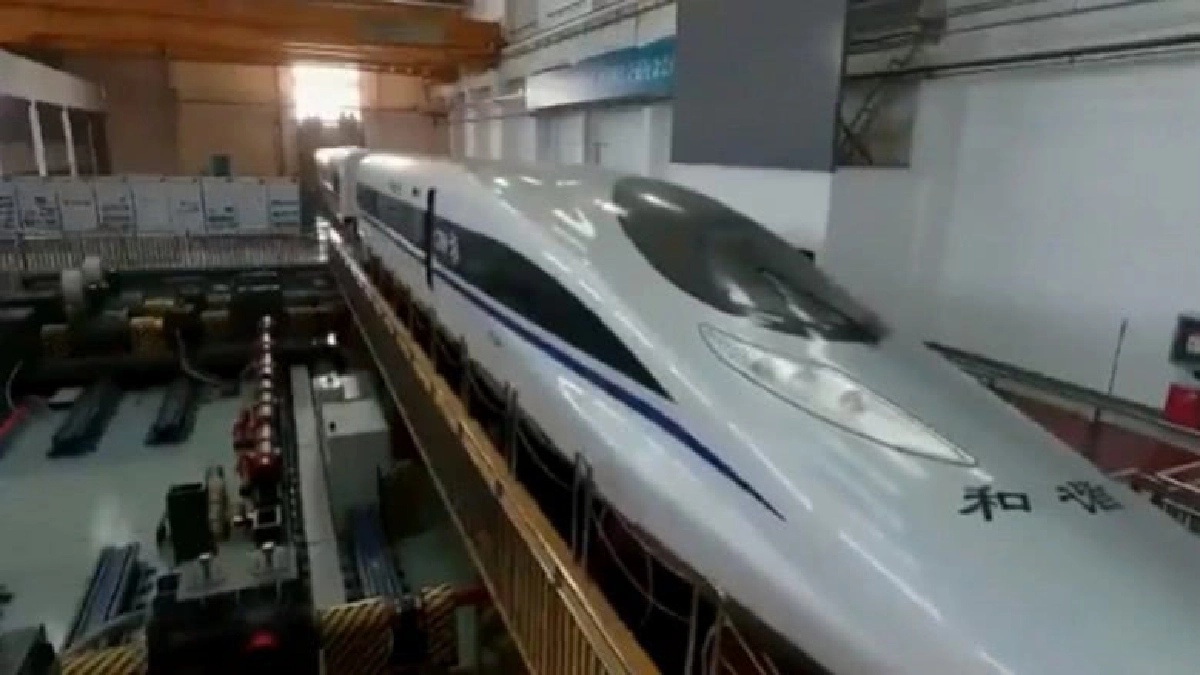 ดูกันให้ชัดๆ !! โรงงานจีนผลิตรถไฟความเร็วสูง