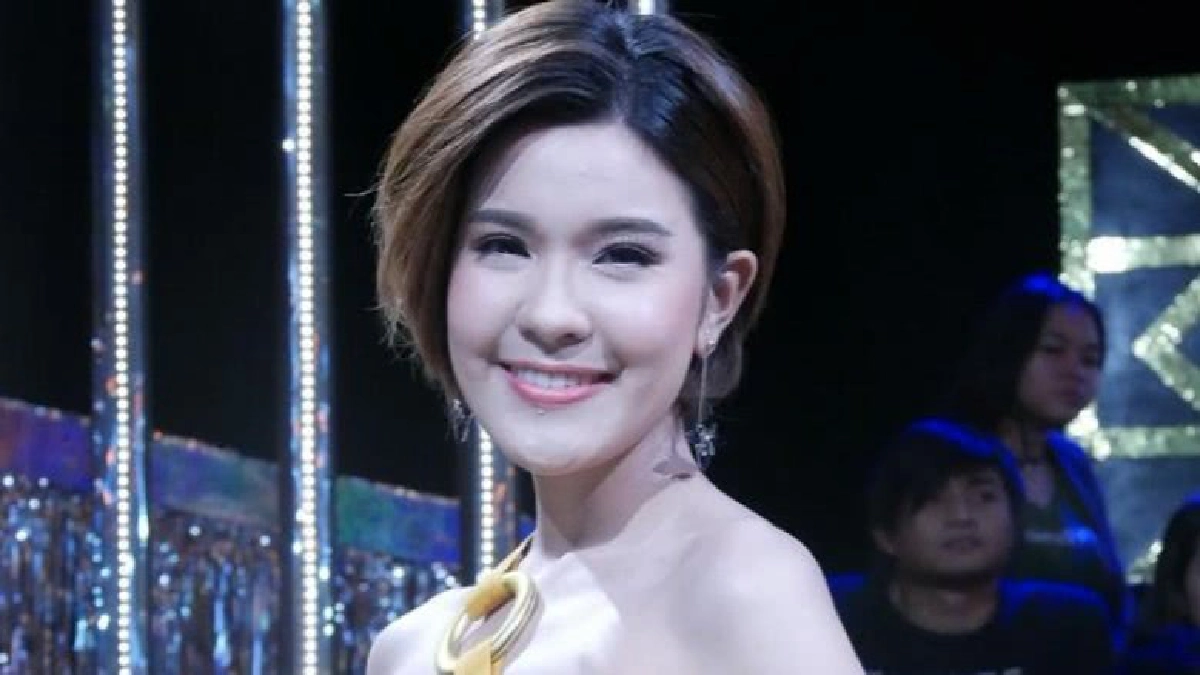 'เปาวลี' โชว์สเต็ปใสๆ เอาใจคอโซเชียลกับ 'แม่ค้าหน้าคอม'
